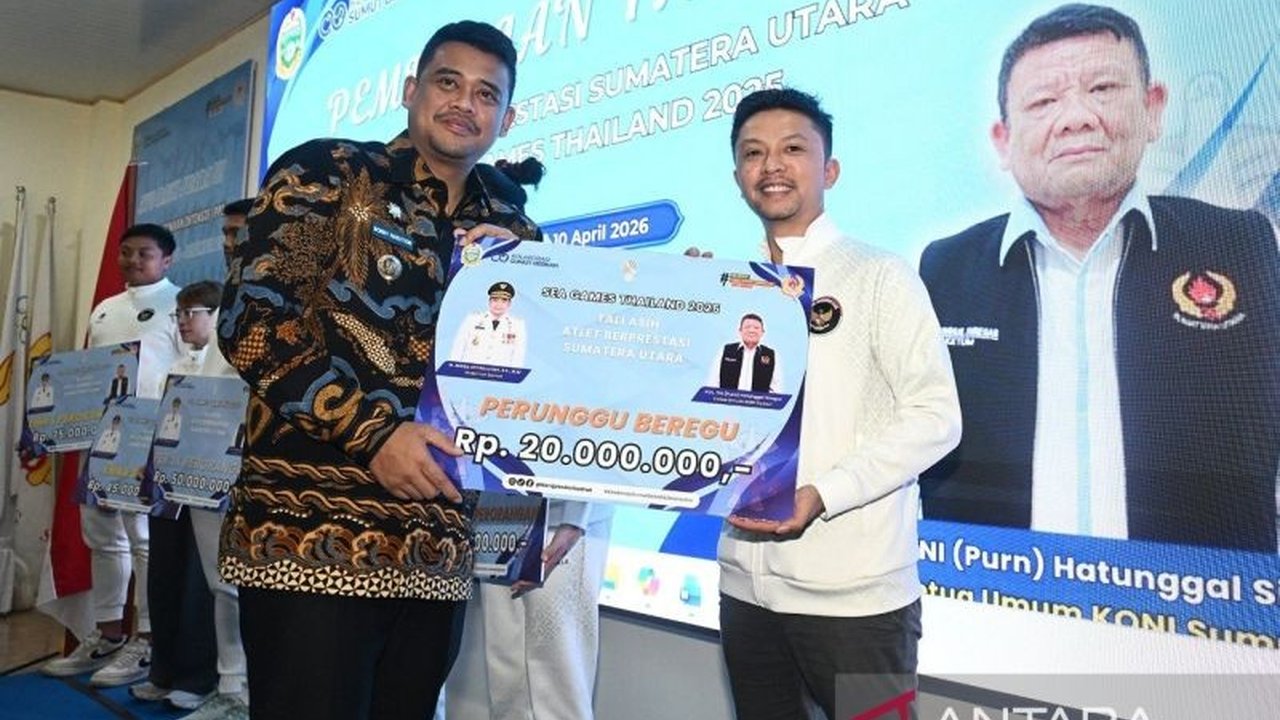 Gubernur Sumut Bobby Nasution menyerahkan Tali Asih Atlet SEA Games Sumut 2025 yang berhasil meraih 30 medali, mendorong semangat menuju visi Indonesia Emas 2045.