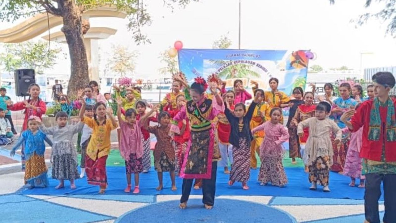 Ajang Kreasi Seni Pelajar Kepulauan Seribu sukses digelar di Pulau Pramuka, menampilkan bakat 119 siswa dari delapan sekolah. Simak bagaimana program ini jadi modal awal raih prestasi di masa depan.