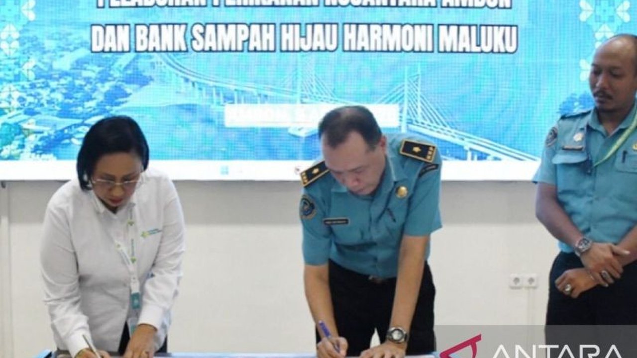 Pelabuhan Perikanan Nusantara Ambon berkolaborasi dengan Bank Sampah Hijau Harmoni Maluku dan Poltekkes Kemenkes Maluku untuk memaksimalkan pengelolaan sampah pelabuhan Ambon, wujudkan lingkungan bersih dan sehat.
