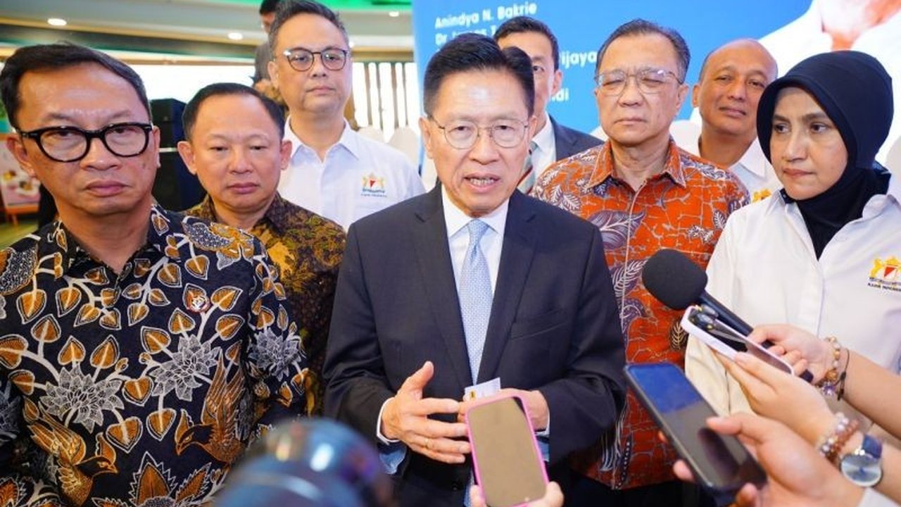 Kadin Indonesia mendorong **adaptasi pengusaha Indonesia** menghadapi gejolak global yang kian sering terjadi. Pelaku usaha dituntut cerdas merespons ketidakpastian demi menjaga pertumbuhan ekonomi nasional.