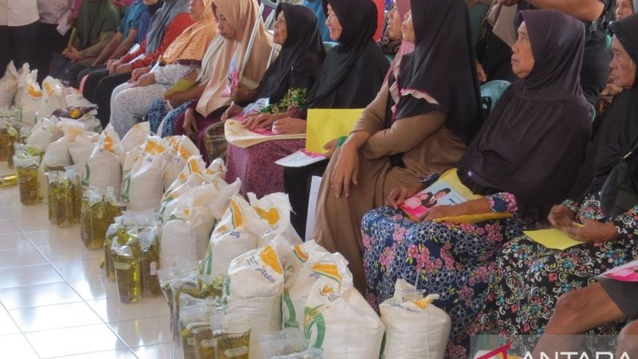Pemerintah Kabupaten (Pemkab) Jember bersama Perum Bulog Jember resmi memulai Penyaluran Bantuan Pangan Jember kepada ratusan ribu Keluarga Penerima Manfaat (KPM), menandai upaya meringankan beban masyarakat dan menekan inflasi daerah.