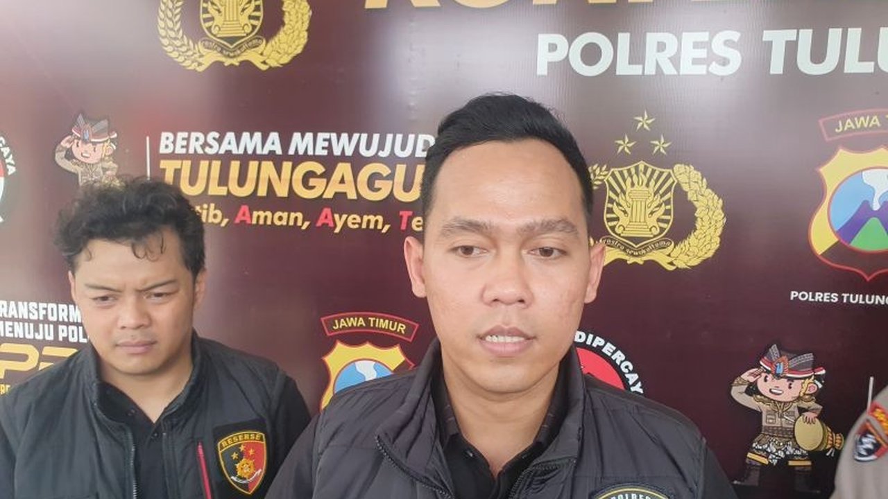 Satreskrim Polres Tulungagung berhasil meringkus komplotan pelaku pencurian minimarket dengan modus jebol tembok. Penangkapan ini mengungkap kerugian puluhan juta rupiah dan kemungkinan aksi di daerah lain.