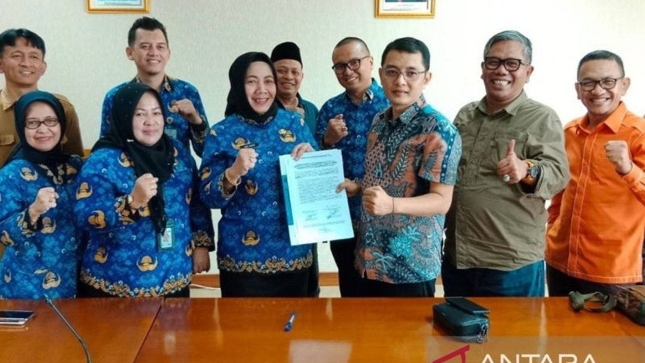 Panitia Khusus DPRD Kota Bogor telah merampungkan pembahasan Raperda Perubahan OPD Bogor, bertujuan untuk efisiensi birokrasi dan peningkatan kualitas layanan publik secara signifikan.