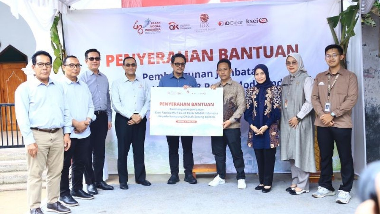 Pasar Modal RI melalui program CSR membangun Jembatan Cikotak di Banten, hadirkan akses vital bagi 15.000 jiwa. Bagaimana inisiatif ini dorong ekonomi dan pendidikan di wilayah terpencil?