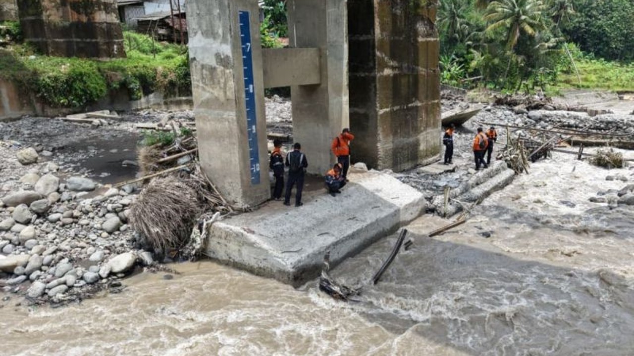 PT Kereta Api Indonesia (Persero) Daerah Operasi 5 Purwokerto melakukan penutupan sementara jalur hulu di Jembatan Rel Ganda Bangunan Hikmat (BH) Nomor 1109 antara Prupuk-Linggapura, memastikan keselamatan perjalanan kereta api tetap menjadi prioritas uta