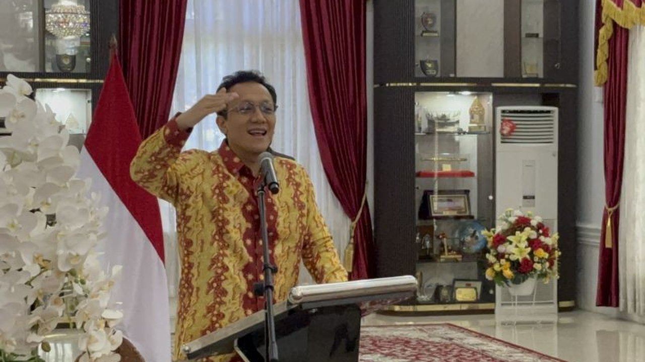Wakil Menteri Lingkungan Hidup dan Kehutanan (Wamen LHK) mendorong percepatan realisasi PSEL Padang Raya sebagai solusi penanganan sampah, menekankan pentingnya kolaborasi pemerintah daerah dan edukasi masyarakat.
