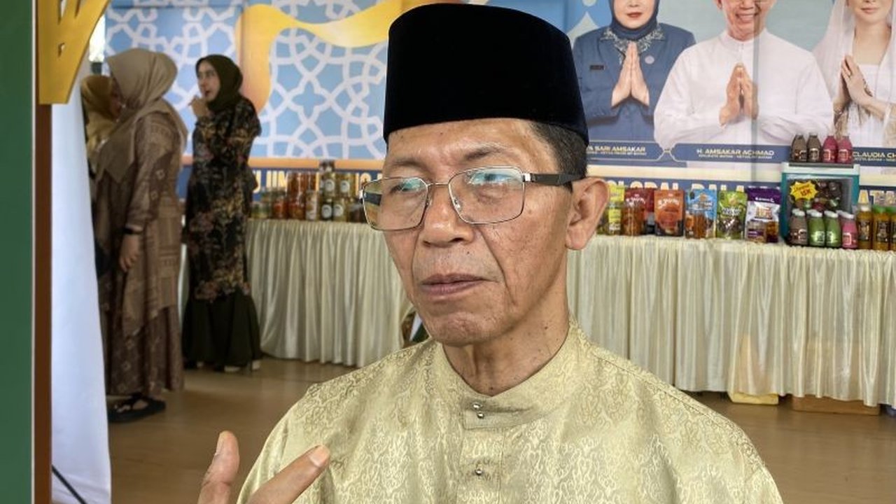 Wali Kota Batam, Amsakar Achmad, menegaskan pentingnya PP Tunas dalam melindungi anak dari dampak negatif digital. Kebijakan ini diharapkan mampu membentuk generasi tangguh dan berkarakter di tengah pesatnya perkembangan teknologi.
