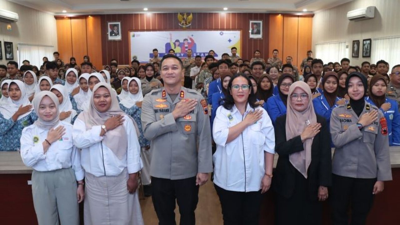 Polres Pekalongan Kota bersama Masyarakat Anti-Fitnah Indonesia membekali para pelajar tentang pemanfaatan kecerdasan buatan (AI) secara bijak, menyiapkan Generasi Z menghadapi tantangan era digital.