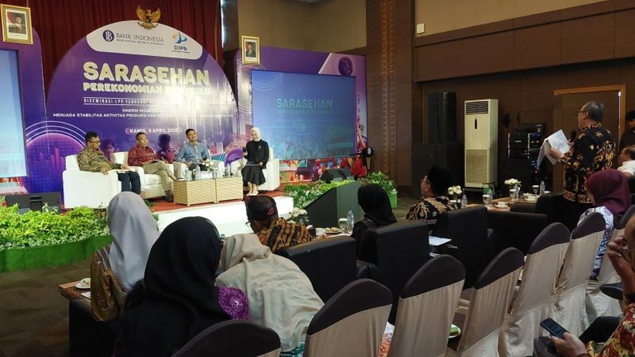 Pemerintah Provinsi Bengkulu optimistis Ekonomi Bengkulu Tumbuh 4,82 persen pada 2025. Berbagai strategi diterapkan untuk menjaga stabilitas di tengah tekanan geopolitik global.