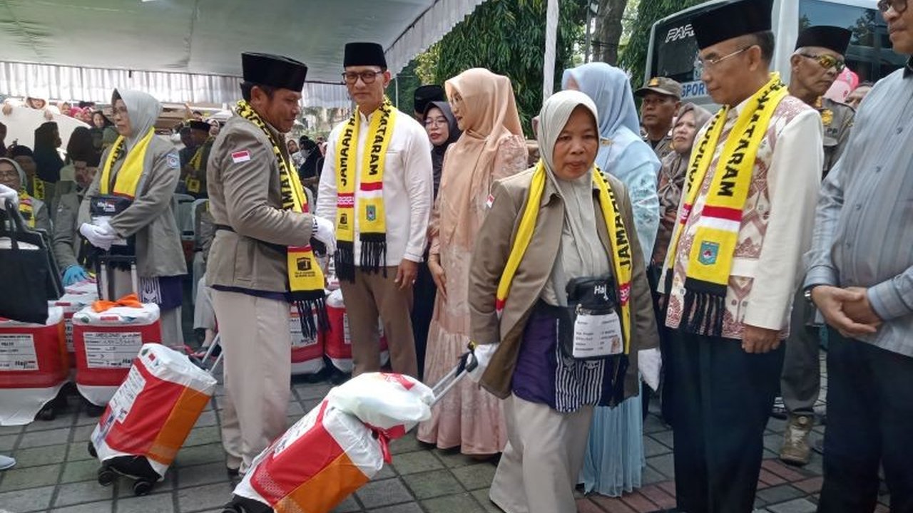 Dinas Kesehatan Kota Mataram mengumumkan vaksinasi meningitis dan polio bagi 854 calon jemaah haji Mataram 2026 telah rampung 100 persen, memastikan kesiapan mereka menuju Tanah Suci.