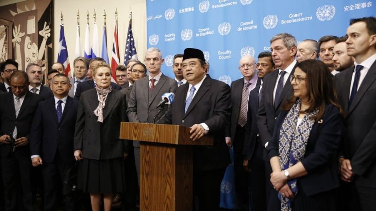 Indonesia bersama negara-negara kontributor pasukan UNIFIL mengutuk keras serangan terhadap misi perdamaian PBB di Lebanon, menyoroti insiden yang menewaskan tiga penjaga perdamaian Indonesia dan menyerukan perlindungan lebih kuat bagi pasukan perdamaian.