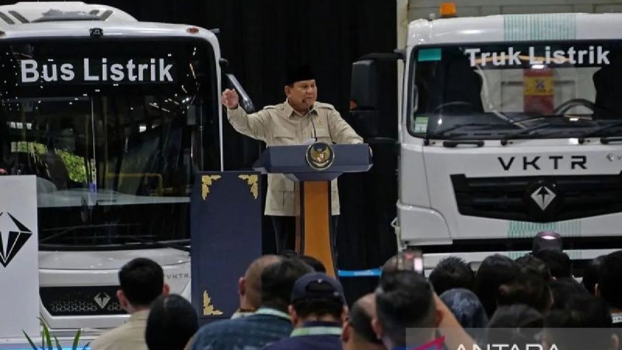 Berbagai Kebijakan Ekonomi Nasional menjadi sorotan, mulai dari penyempurnaan tata kelola Satuan Pelayanan Pemenuhan Gizi (SPPG), pembatasan harga tiket pesawat, hingga target ambisius produksi sedan listrik. Simak selengkapnya!