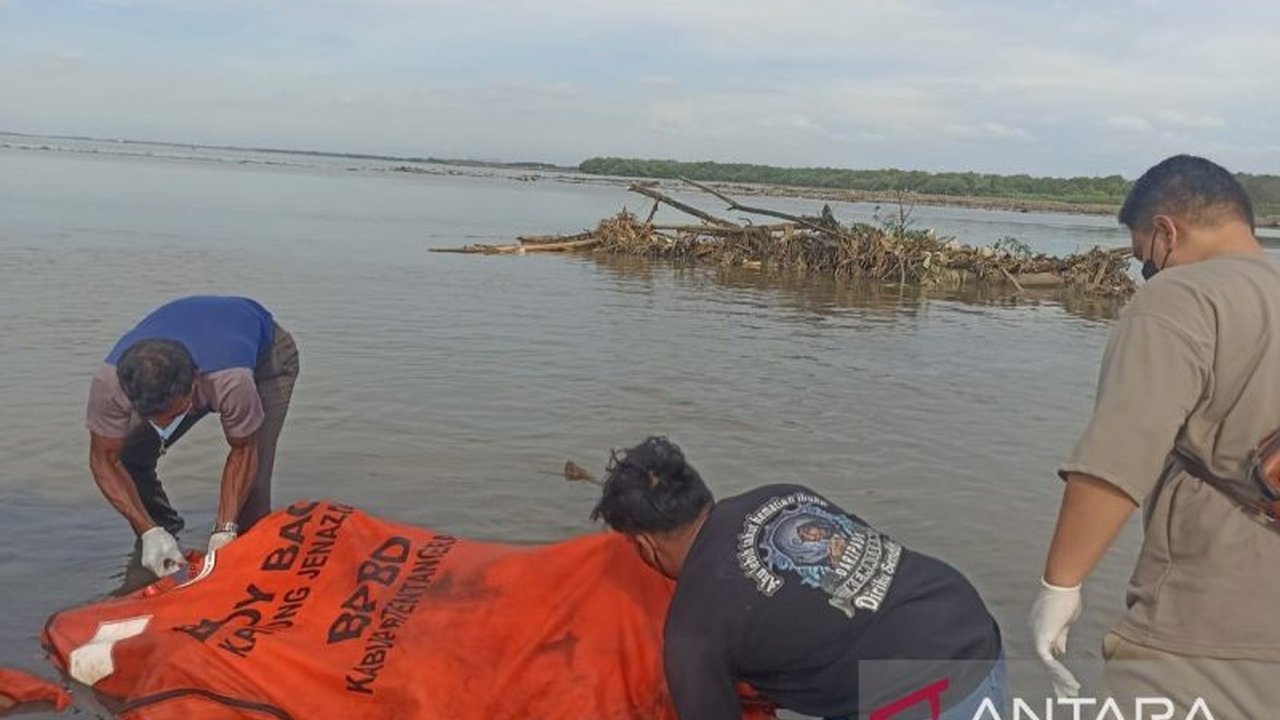 Polresta Tangerang tengah menyelidiki kasus penemuan mayat pelajar di Kaliadem, Sukadiri, yang diduga terlibat tawuran. Penemuan Mayat Pelajar Tangerang ini mengejutkan warga dan menjadi fokus penyelidikan kepolisian.