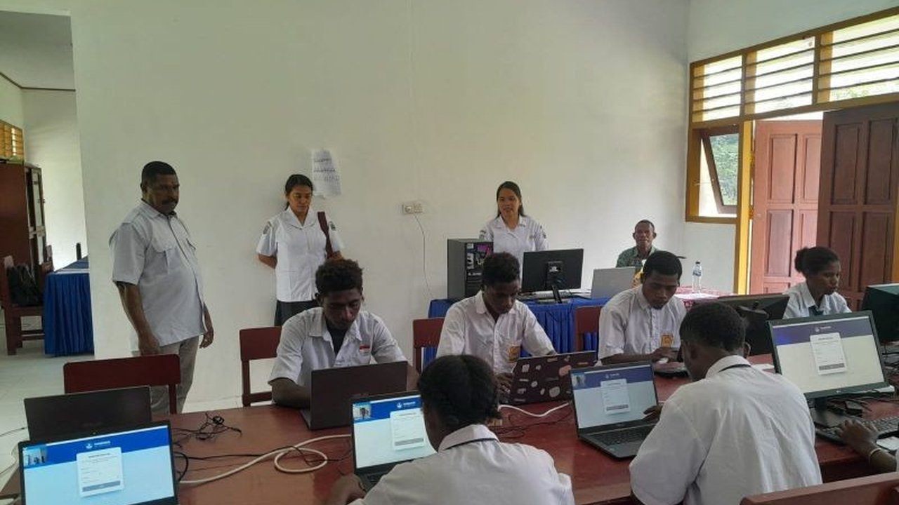 Dinas Pendidikan Tambrauw terus mengoptimalkan digitalisasi pendidikan di satuan sekolah, menyiapkan siswa menghadapi tantangan teknologi dan meningkatkan kualitas pembelajaran.