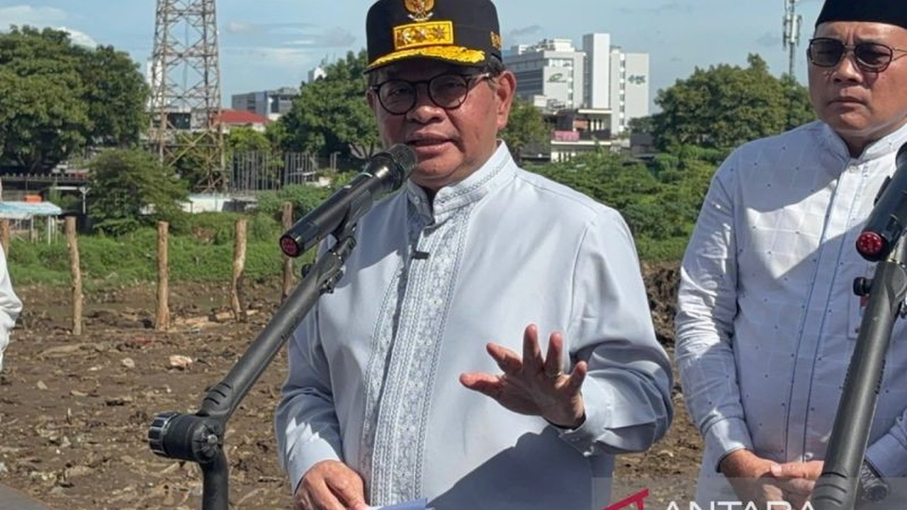 Pemerintah Provinsi DKI Jakarta berencana menerbitkan Pergub Keselamatan Daring Anak sebagai turunan dari PP Tunas, guna memperkuat perlindungan anak di ranah digital dan membatasi akses platform bagi usia di bawah 16 tahun.
