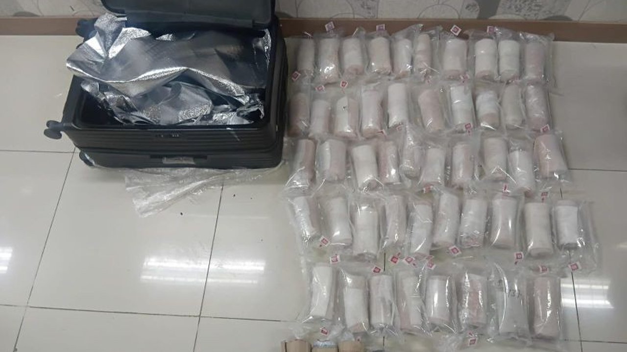Polresta Bandara Soekarno-Hatta berhasil membongkar praktik penyelundupan benih lobster ilegal senilai Rp2 miliar, menangkap lima pelaku yang memanfaatkan libur mudik.