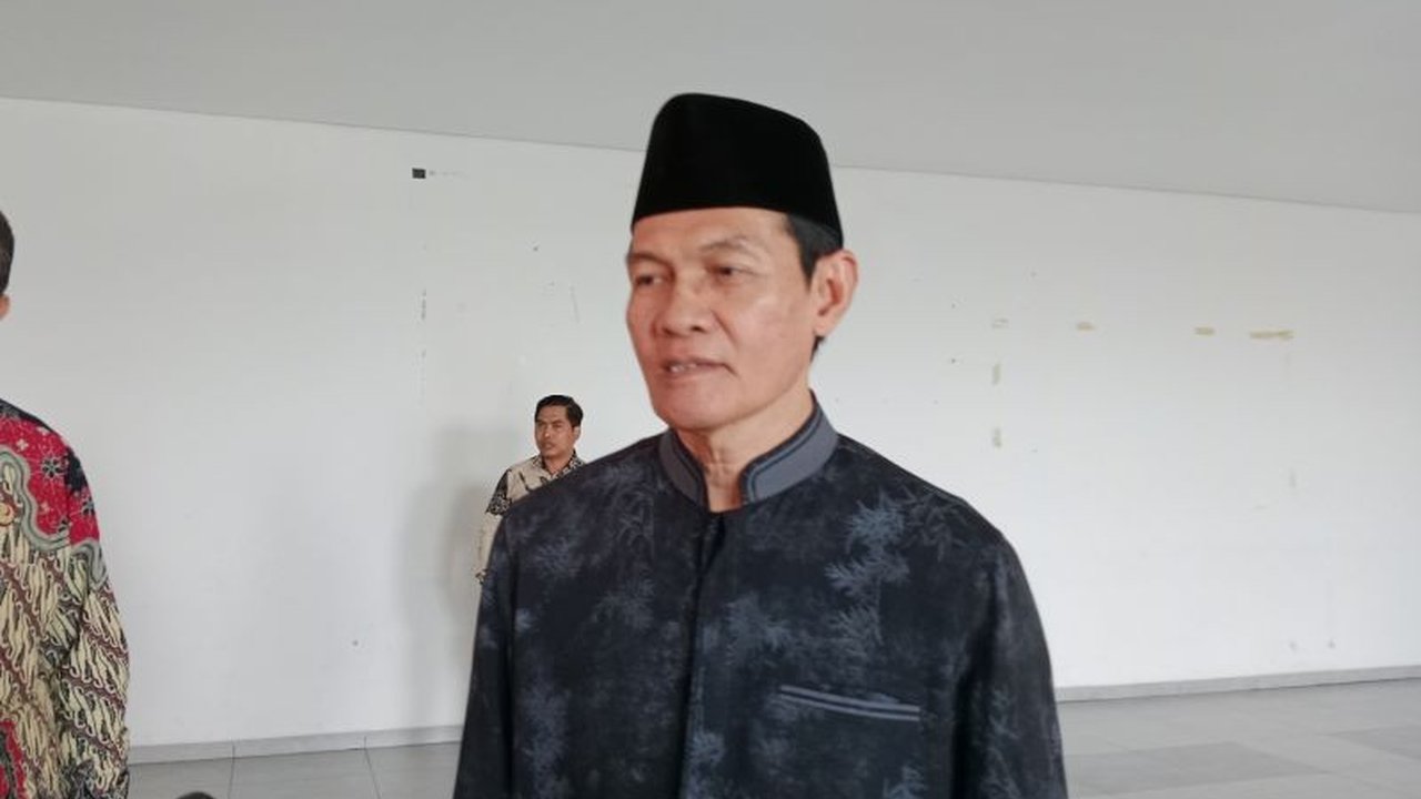 Pemerintah Kabupaten Lombok Tengah mulai memberlakukan kebijakan Work From Home (WFH) bagi Aparatur Sipil Negara (ASN) setiap Jumat, memastikan pelayanan publik tetap optimal dan tidak terganggu.