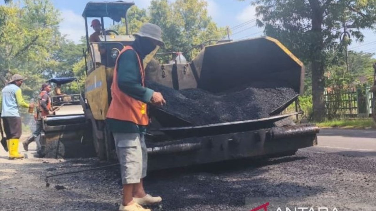 Kenaikan Harga Aspal hingga 20 persen di Blora memicu kekhawatiran kontraktor akan potensi kerugian besar pada proyek konstruksi jalan yang sudah berjalan.