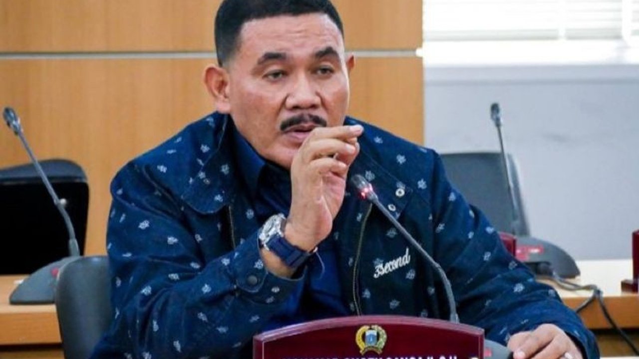 Anggota DPRD DKI Jakarta menyoroti kebijakan penertiban lapangan padel, meminta Dinas Cipta Karya, Tata Ruang, dan Pertanahan (Citata) DKI tidak gegabah dan mempertimbangkan aturan yang lebih realistis terkait Aturan Lapangan Padel DKI Jakarta.