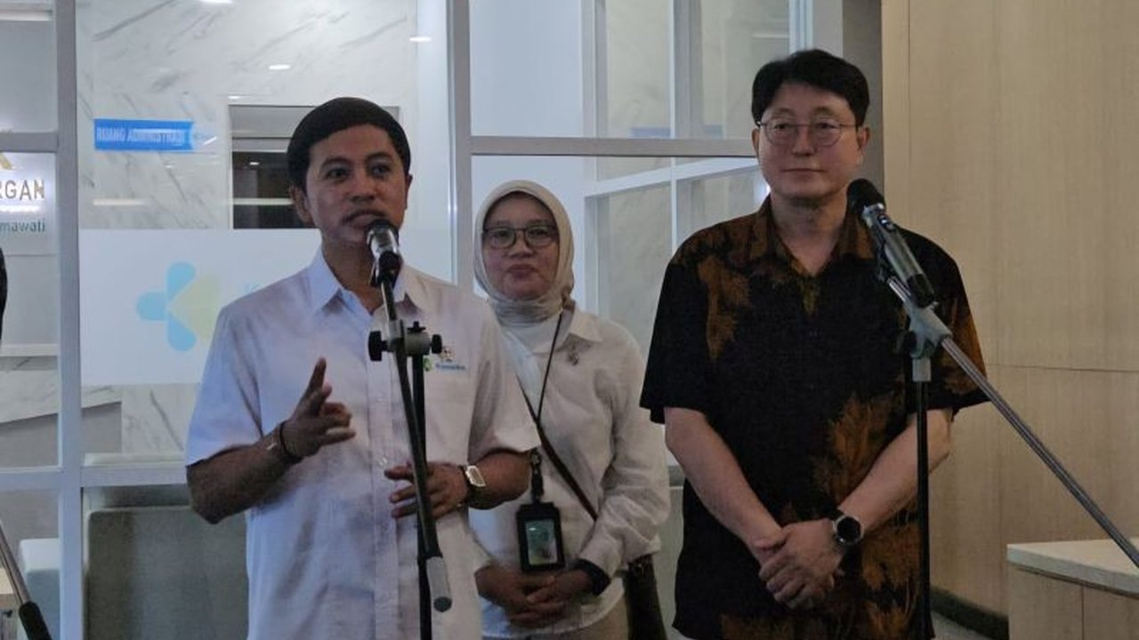 Transplantasi hati ketiga berhasil dilakukan di RSUP Fatmawati, kali ini dengan donor dari anak kandung pasien sirosis hati. Simak detail kolaborasi internasional dan pembiayaan BPJS yang mendukung prosedur kompleks ini.