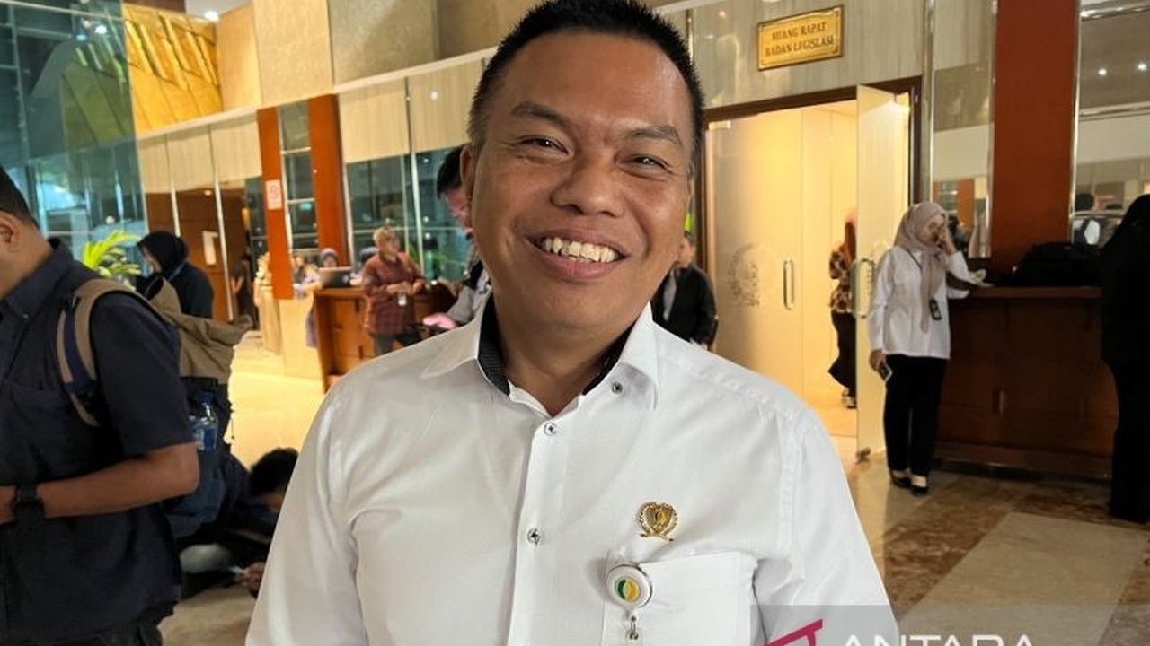 Badan Pangan Nasional (Bapanas) memperketat pengawasan terhadap importir dan distributor kedelai untuk memastikan harga jual sesuai Harga Acuan Penjualan (HAP), menjaga stabilitas pasokan, dan melindungi konsumen nasional.