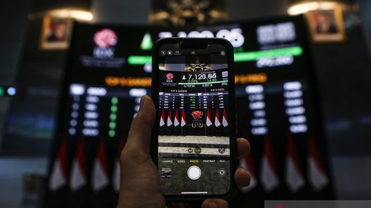 Indeks Harga Saham Gabungan (IHSG) berhasil mencatatkan penguatan signifikan sebesar 2,07 persen pada penutupan perdagangan Jumat (10/4/2026). Simak faktor pendorong di balik kenaikan IHSG hari ini dan prospek pasar modal ke depan.