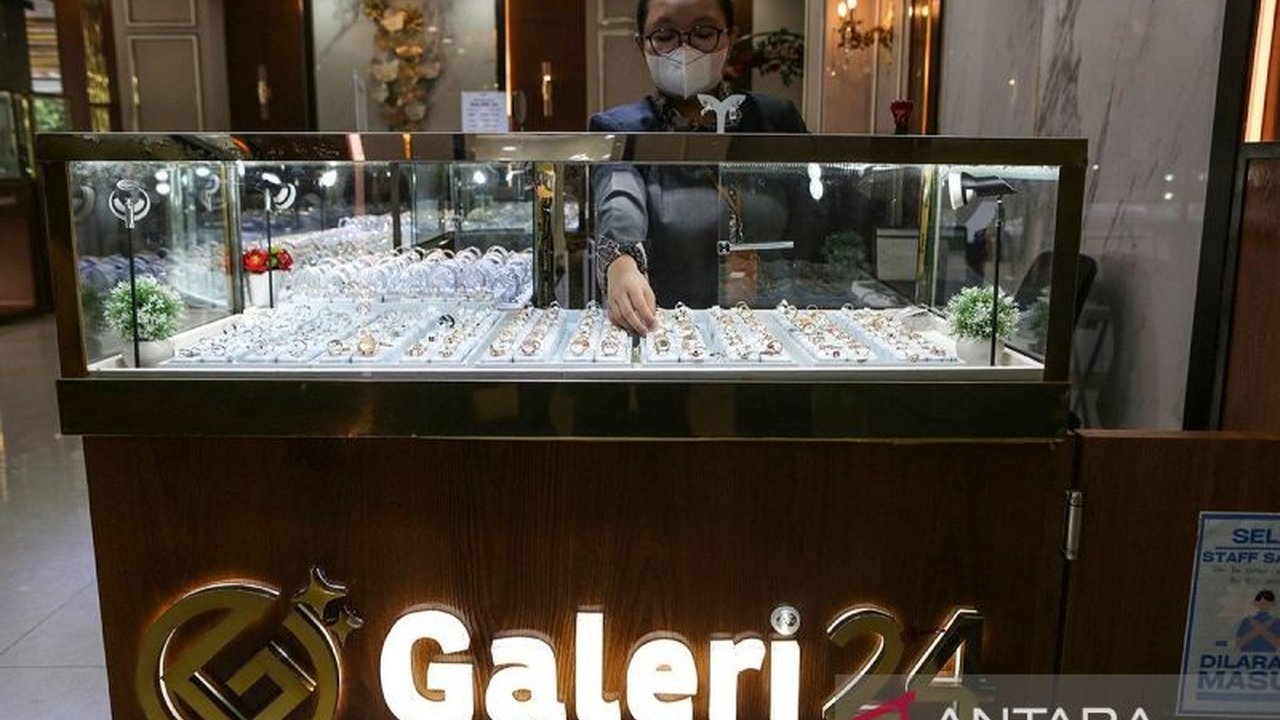 Harga emas Antam, UBS, dan Galeri24 di Pegadaian tetap stabil menjelang Lebaran 2025, dengan harga emas Antam 1 gram dibanderol Rp1.809.000.