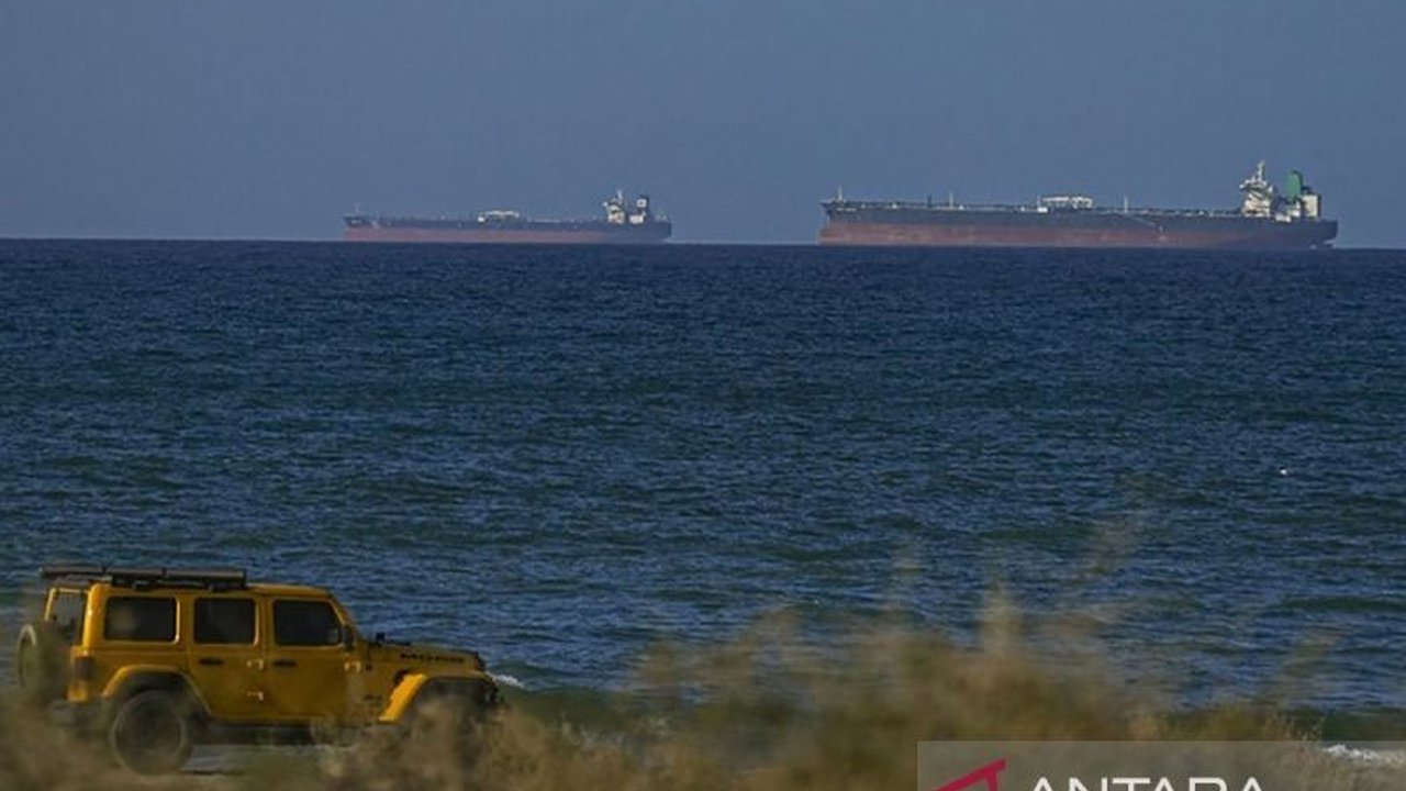 Iran menghadapi tantangan serius dalam membuka kembali sepenuhnya jalur vital Selat Hormuz karena ranjau laut yang dipasang hilang dan kemampuan pembersihan yang terbatas, membatasi lalu lintas kapal.
