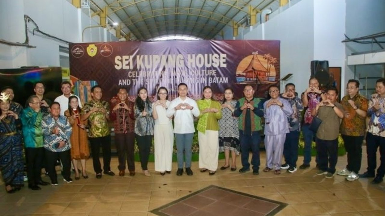 Batam menegaskan perannya sebagai pintu strategis peluncuran produk menuju pasar global, dimanfaatkan Pemerintah Kota Kupang untuk memperkenalkan UMKM dan budaya melalui Sei Kupang House.
