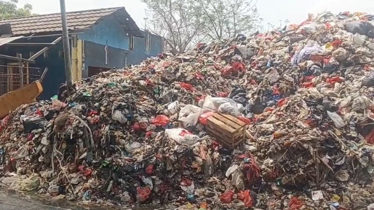 Forum Warga Kota (FAKTA) Indonesia mendesak Pemerintah Provinsi DKI Jakarta untuk menyusun peta jalan komprehensif pengelolaan sampah DKI Jakarta dari hulu ke hilir, melibatkan partisipasi masyarakat, dan memastikan transparansi anggaran pasca insiden lon