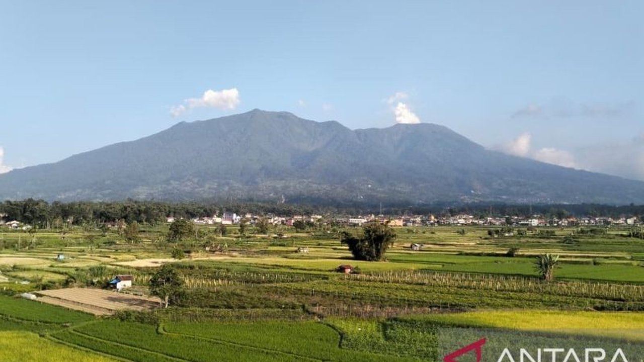 Badan Geologi melaporkan aktivitas gempa Gunung Marapi masih didominasi hembusan dan tremor non harmonik. Masyarakat diimbau tetap waspada dan tidak mendekati kawah.