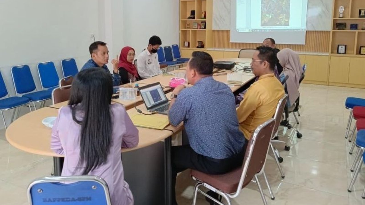 Kantor Wilayah Kementerian Hukum Kepulauan Bangka Belitung (Kemenkum Babel) secara aktif mengawal pendaftaran Indikasi Geografis Kulat Pelawan di Kabupaten Bangka Tengah, memastikan perlindungan hukum dan peningkatan nilai ekonomi produk khas daerah.
