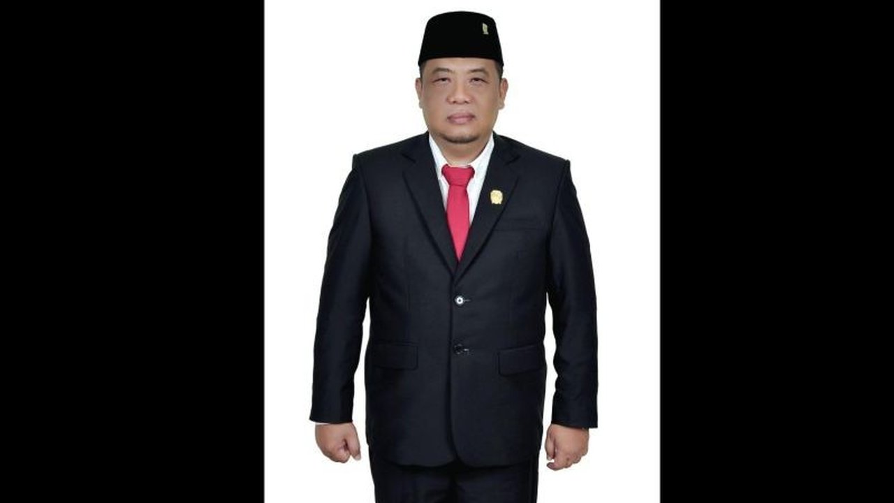 Komisi Pemberantasan Korupsi (KPK) mengamankan Adik Bupati Tulungagung, Jatmiko Dwi Seputro, dalam operasi tangkap tangan (OTT) terkait dugaan suap yang menjerat Bupati Gatut Sunu Wibowo, memicu pertanyaan tentang keterlibatannya.