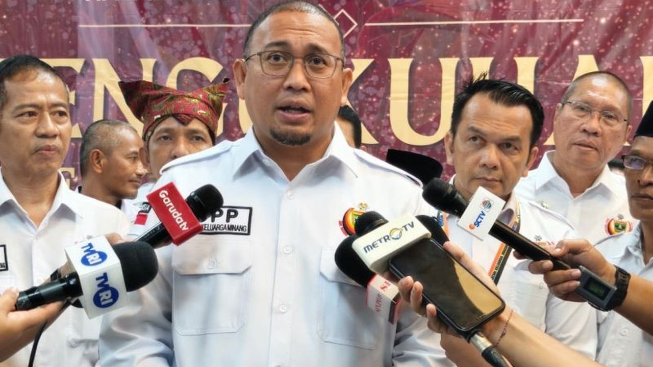 Anggota DPR RI Andre Rosiade mendesak Ikatan Keluarga Minang (IKM) untuk aktif mendorong Investasi Sumbar IKM guna membuka lapangan kerja baru, memanfaatkan potensi perantau.