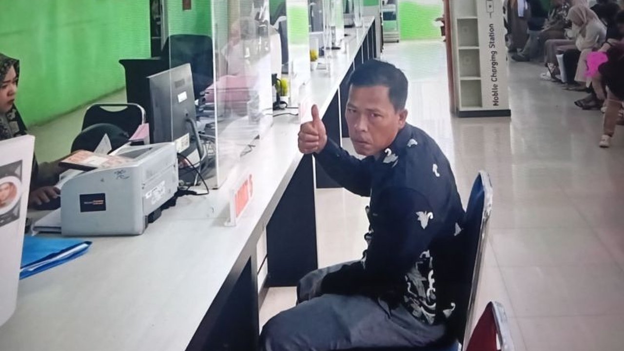 Dinas Kependudukan dan Pencatatan Sipil (Disdukcapil) Pasaman Barat memastikan pelayanan kependudukan tetap berjalan normal, bahkan saat kebijakan Work From Home (WFH) diterapkan bagi Aparatur Sipil Negara (ASN) lainnya.