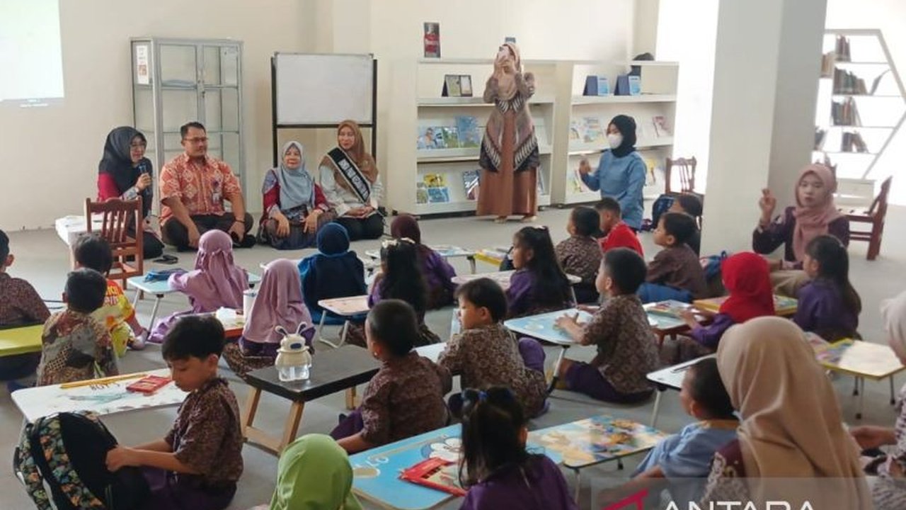 Kolaborasi erat antara Perpustakaan Daerah Bangka Barat dan Kelompok Kerja Bunda PAUD secara aktif meningkatkan minat baca anak usia dini, menjadikan perpustakaan sebagai ruang belajar yang menyenangkan dan inklusif.