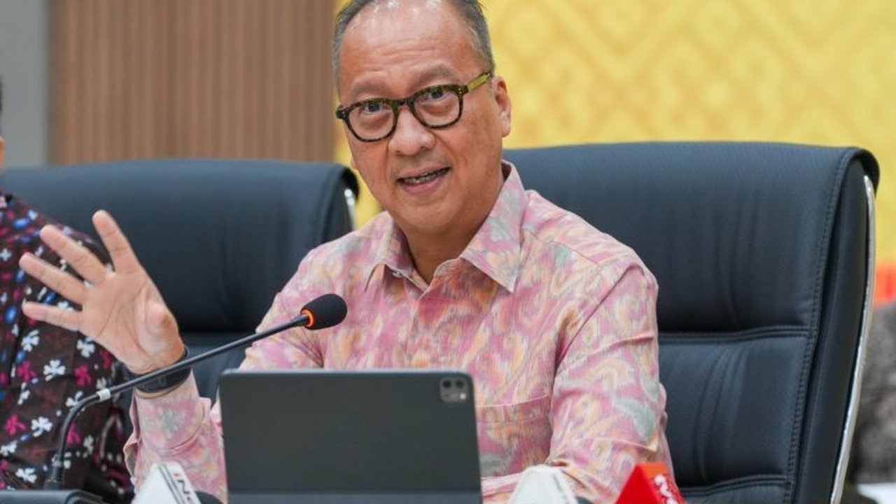 Kementerian Perindustrian (Kemenperin) mengambil langkah strategis mempercepat Akselerasi Sertifikasi ISPO Industri Hilir Sawit melalui Komite Akreditasi Nasional (KAN). Upaya ini bertujuan memperkuat tata kelola berkelanjutan dan meningkatkan daya saing.