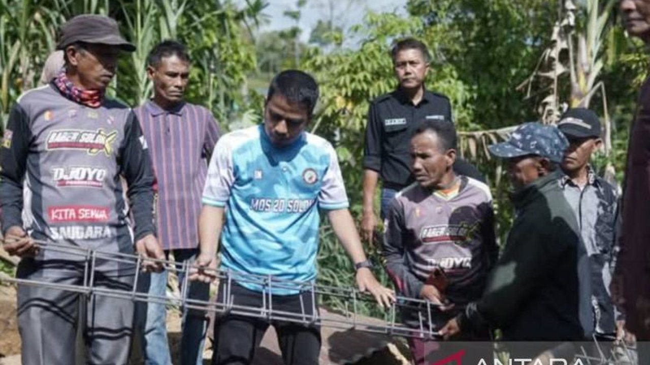 Pemerintah Kota Solok menyalurkan Bantuan Banjir Solok dari pemerintah pusat kepada warga terdampak bencana hidrometeorologi, wujud kepedulian dan upaya percepatan pemulihan.