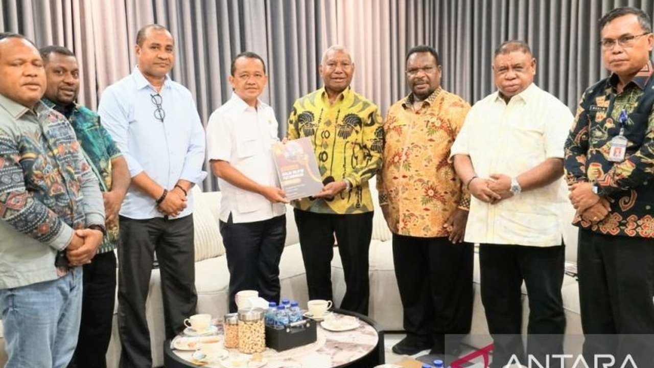 Gubernur Papua Barat Dominggus Mandacan bertemu Menteri ESDM membahas percepatan realisasi participating interest (PI) 10 persen dan alokasi gas daerah, sebuah langkah penting bagi perekonomian Papua Barat.
