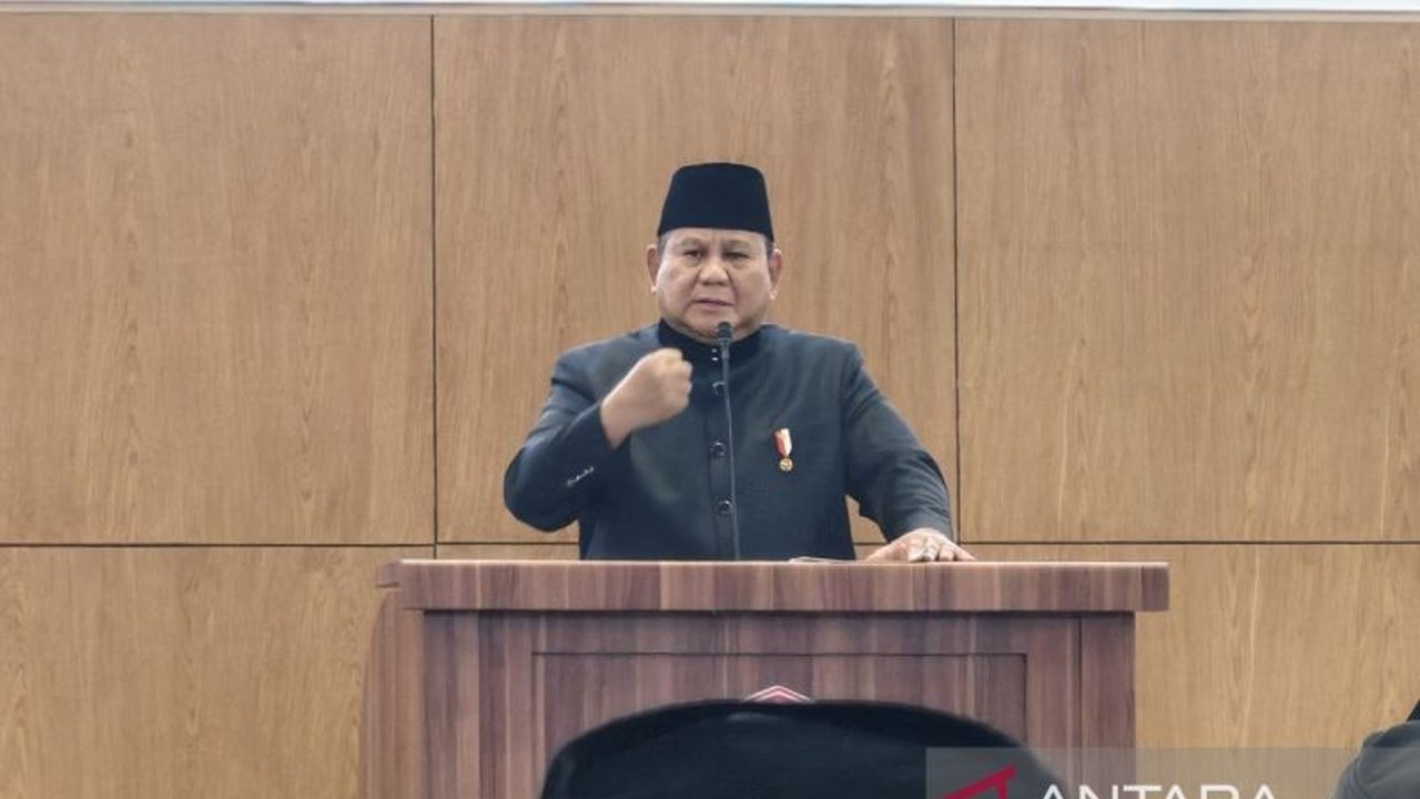 Presiden Prabowo Subianto menegaskan bahwa Pencak Silat bukan hanya bela diri, melainkan cerminan Karakter Bangsa Indonesia yang menjunjung tinggi nilai-nilai luhur dan kesatriaan, membuat pembaca penasaran akan kedalaman filosofi seni bela diri ini.