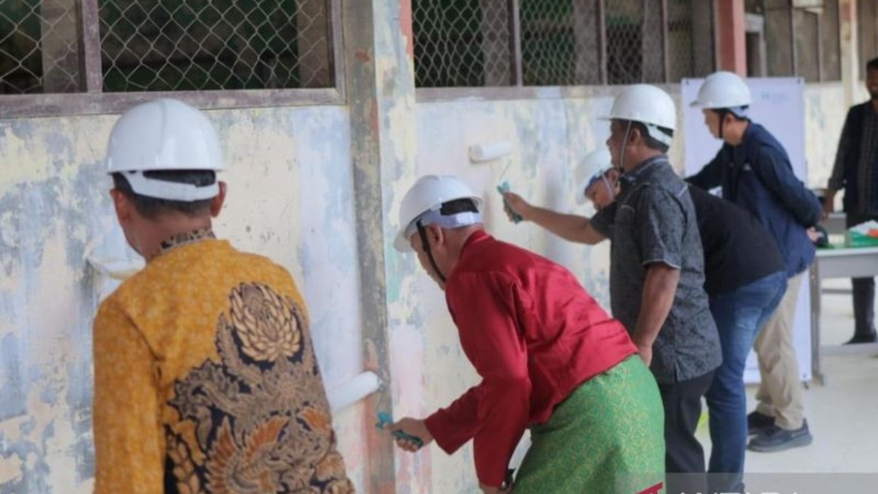Human Initiative bersama Pemerintah Kabupaten Aceh Tamiang dan 'Songs for Sumatra' berkolaborasi membangun kembali sekolah yang rusak parah akibat banjir, menghadirkan harapan baru bagi pendidikan di Aceh Tamiang.