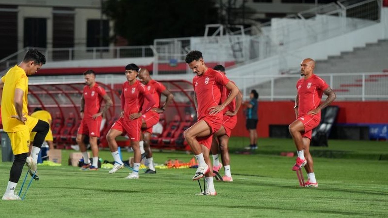 Kapten Malut United, Gustavo Franca, menyerukan persatuan tim jelang laga krusial melawan Dewa United di kandang. Laskar Kie Raha bertekad meraih poin penuh demi posisi di klasemen.