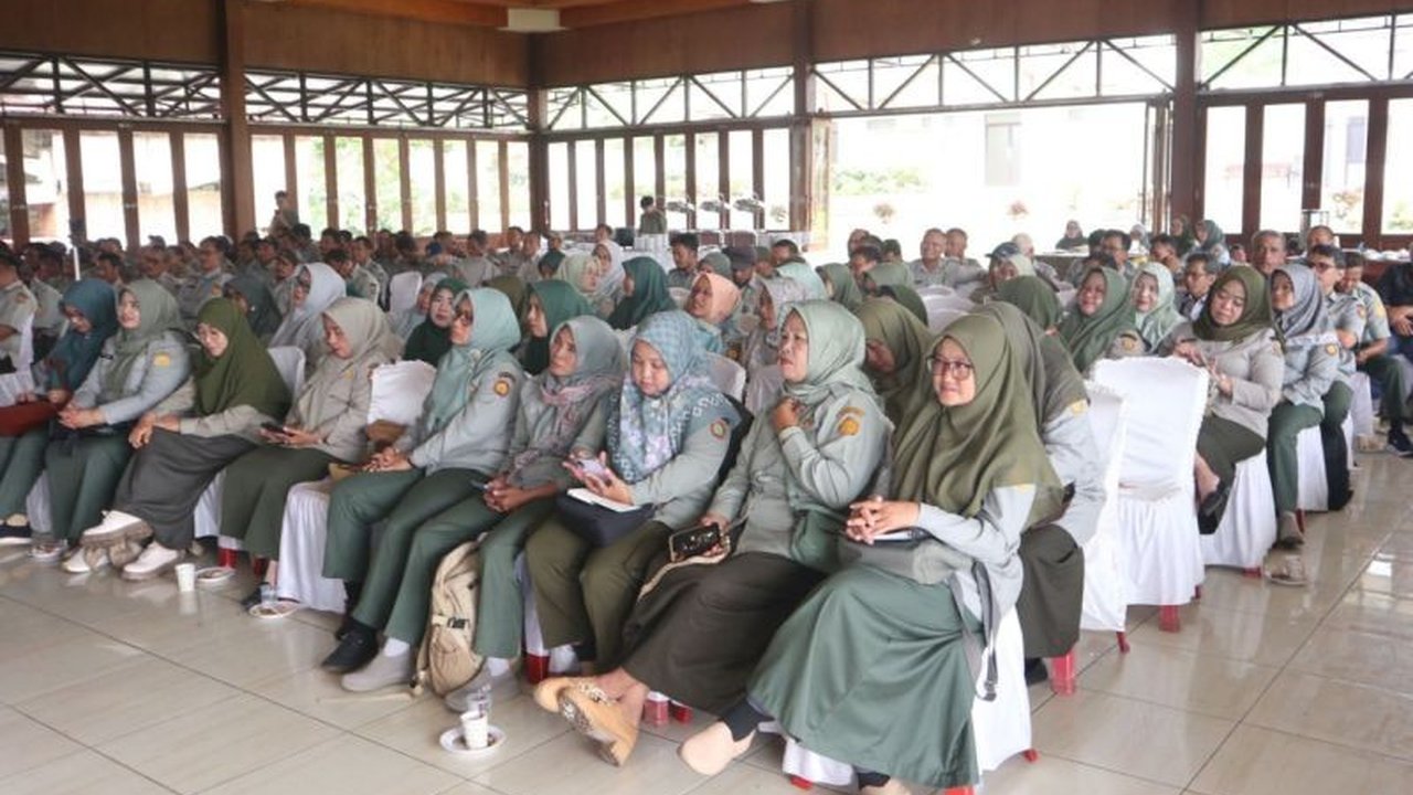 Pemerintah Kabupaten Kuningan meminta Penyuluh Pertanian Kuningan lebih proaktif mendampingi petani, memastikan produksi padi stabil dan ketahanan pangan daerah terjaga di tengah tantangan global.