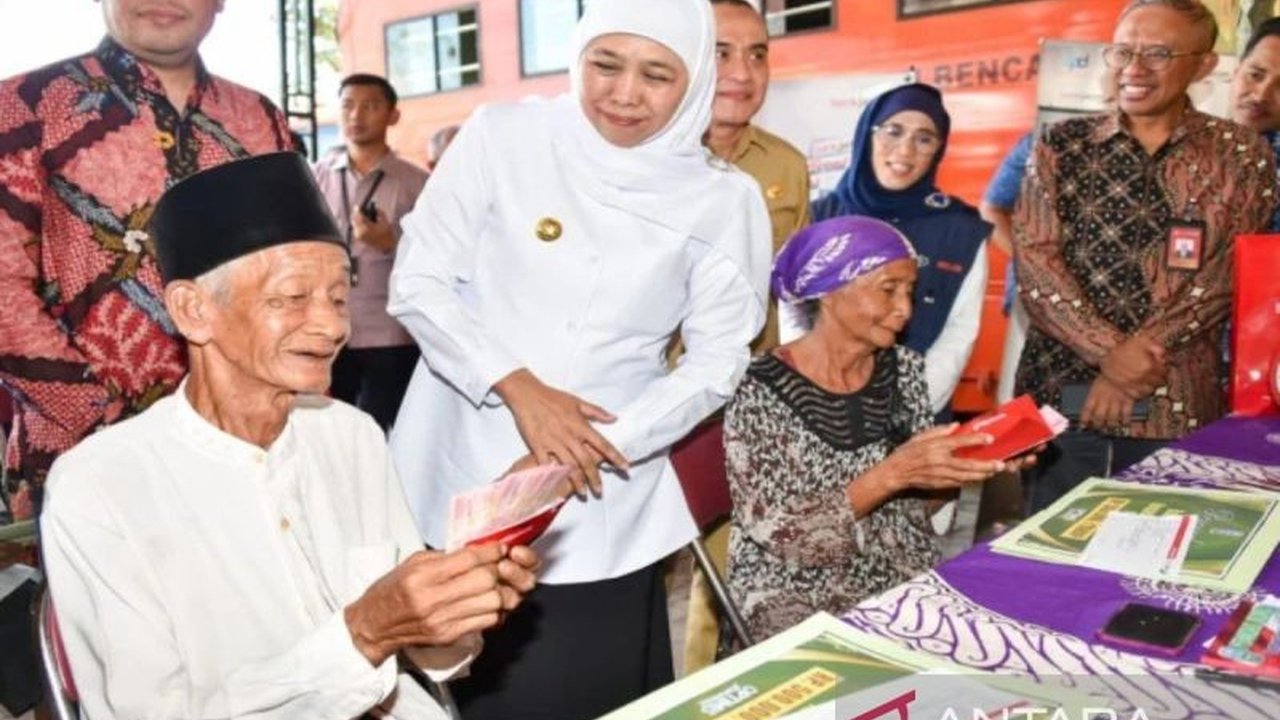 Pemerintah Kabupaten Bangkalan mencatat adanya penurunan signifikan jumlah keluarga miskin berkat program bantuan sosial. Penurunan Kemiskinan Bangkalan ini menunjukkan efektivitas intervensi pemerintah dalam mengangkat kesejahteraan masyarakat.