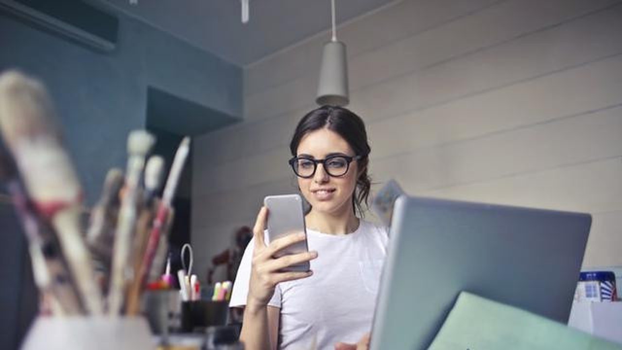 Cegah bosan dan rasa kesepian saat WFH dengan cara ini. (Foto: Unsplash)