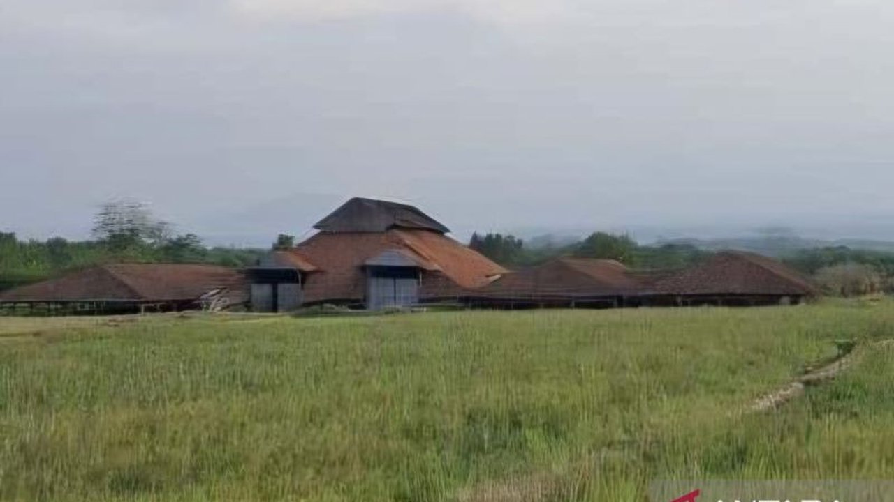 Pemerintah Kabupaten Bekasi mengajak perajin batu bata lokal untuk memanfaatkan besarnya peluang Gentengisasi, program Presiden Prabowo Subianto yang fokus pada produksi genteng tanah liat demi kesehatan dan ekonomi rakyat.