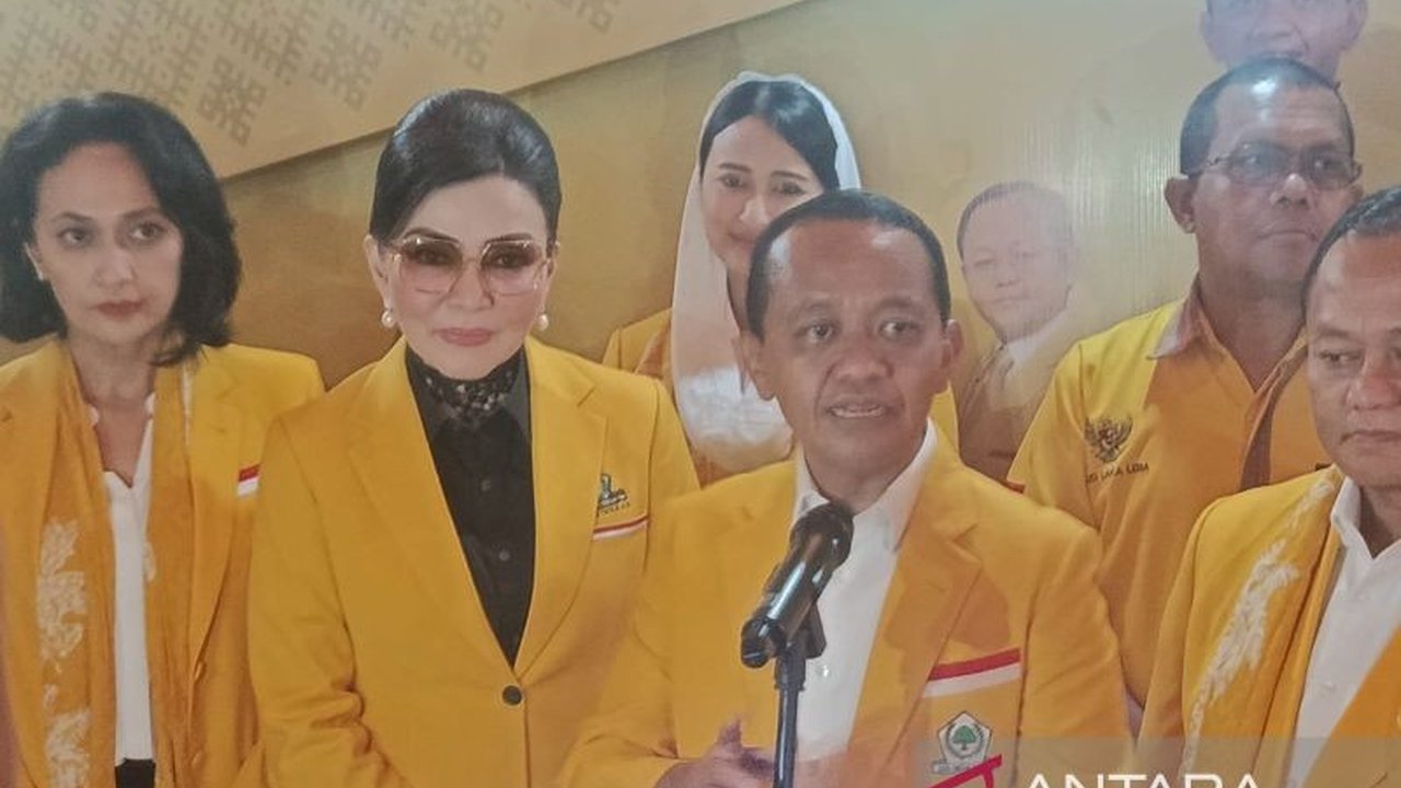 Menteri ESDM Bahlil Lahadalia berkomitmen penuh untuk mewujudkan pemerataan suplai listrik Sulut, menargetkan seluruh desa dan wilayah kepulauan terang benderang pada 2026-2027 melalui Program Listrik Desa.