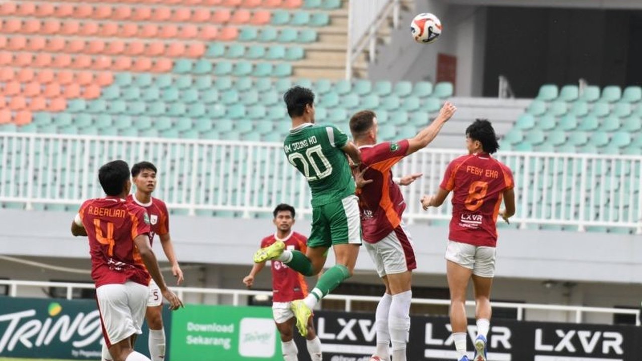 PSMS Medan harus menelan pil pahit kekalahan 0-1 dari Garudayaksa di Liga 2. Pelatih Eko Purdjianto menyoroti banyak peluang terbuang meski unggul jumlah pemain. Kekalahan PSMS Medan ini memicu evaluasi besar.