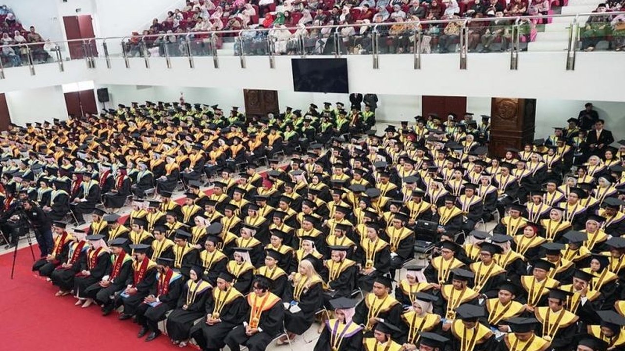 Rektor Universitas Tidar (Untidar) Magelang menekankan pentingnya Lulusan Untidar Berintegritas dan cerdas secara ilmu pengetahuan serta berbudaya untuk berkontribusi nyata di masyarakat.