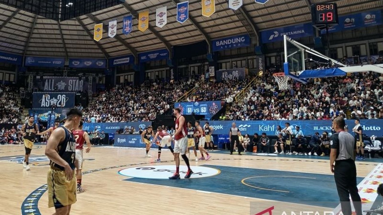Adonnecy Joshua Bramah, pebasket Pacific Caesar Surabaya, dinobatkan sebagai MVP IBL All-Star 2026. Ia menegaskan penghargaan ini adalah hasil soliditas tim, bukan individu semata, membuat pembaca penasaran akan kisahnya.
